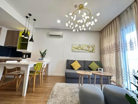 Căn hộ Airport - King Bed - Free Pool & Gym & Kids