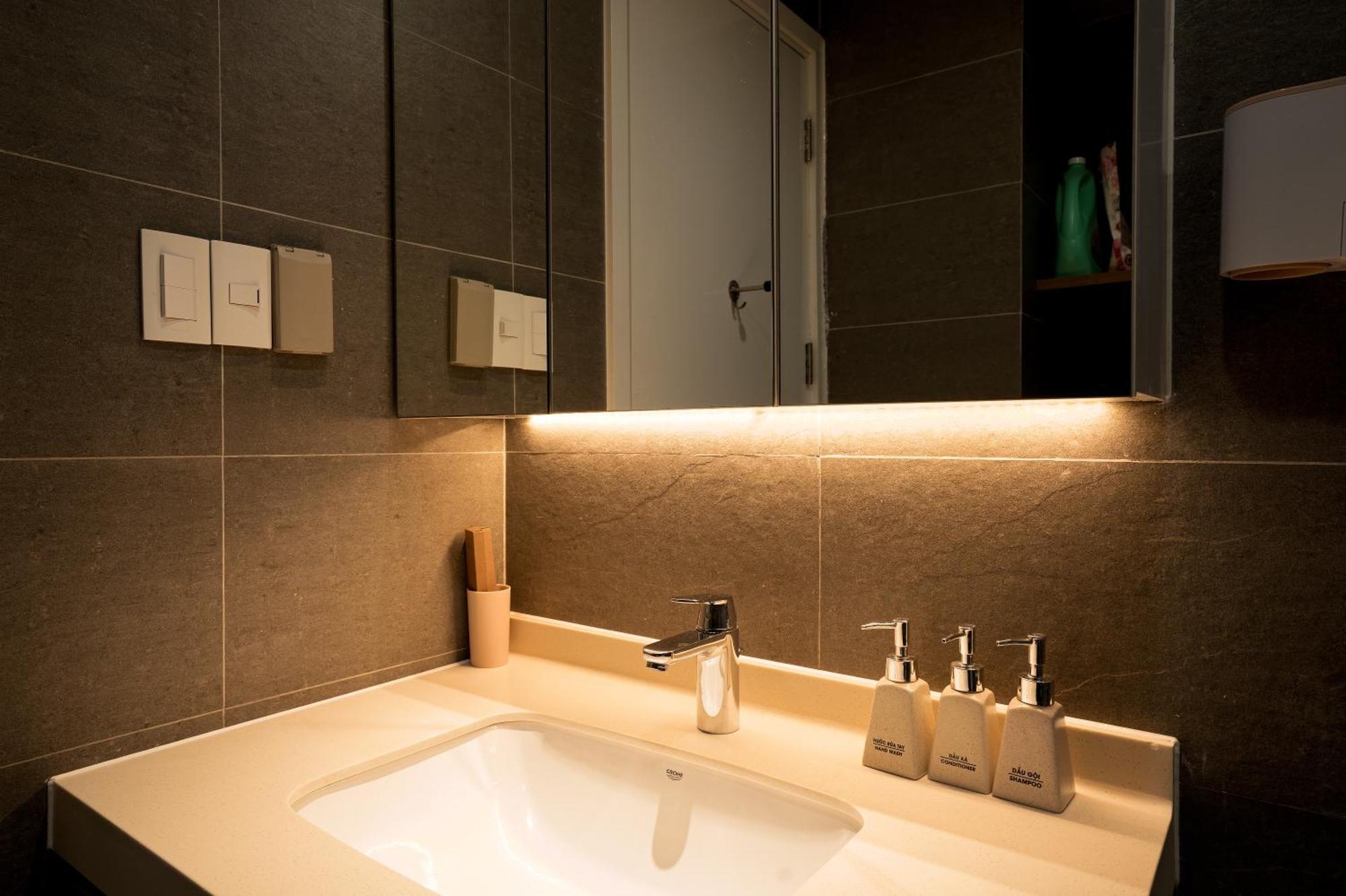 Căn hộ Airport - King Bed - Free Pool & Gym & Kids