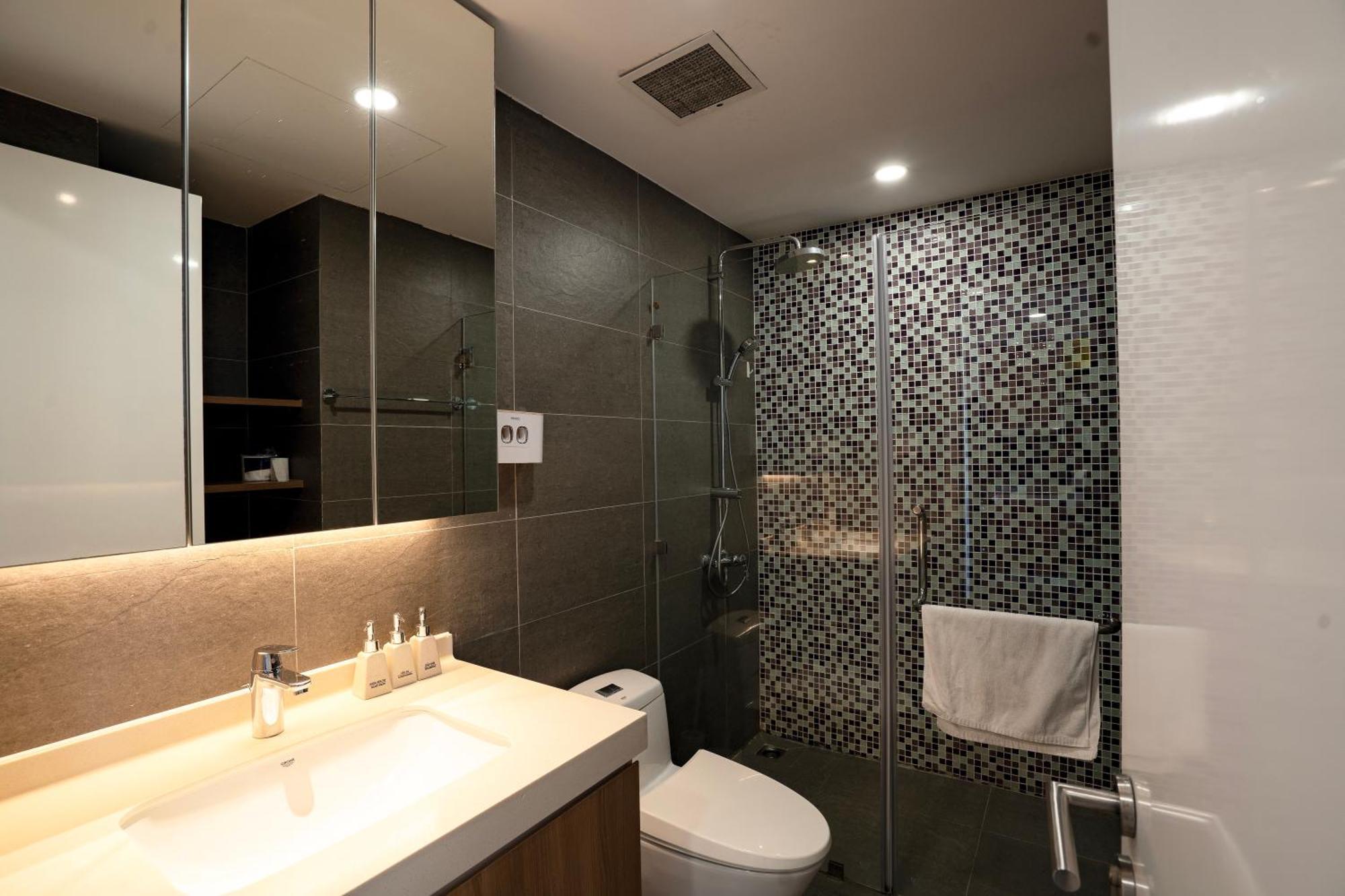 Căn hộ Airport - King Bed - Free Pool & Gym & Kids *